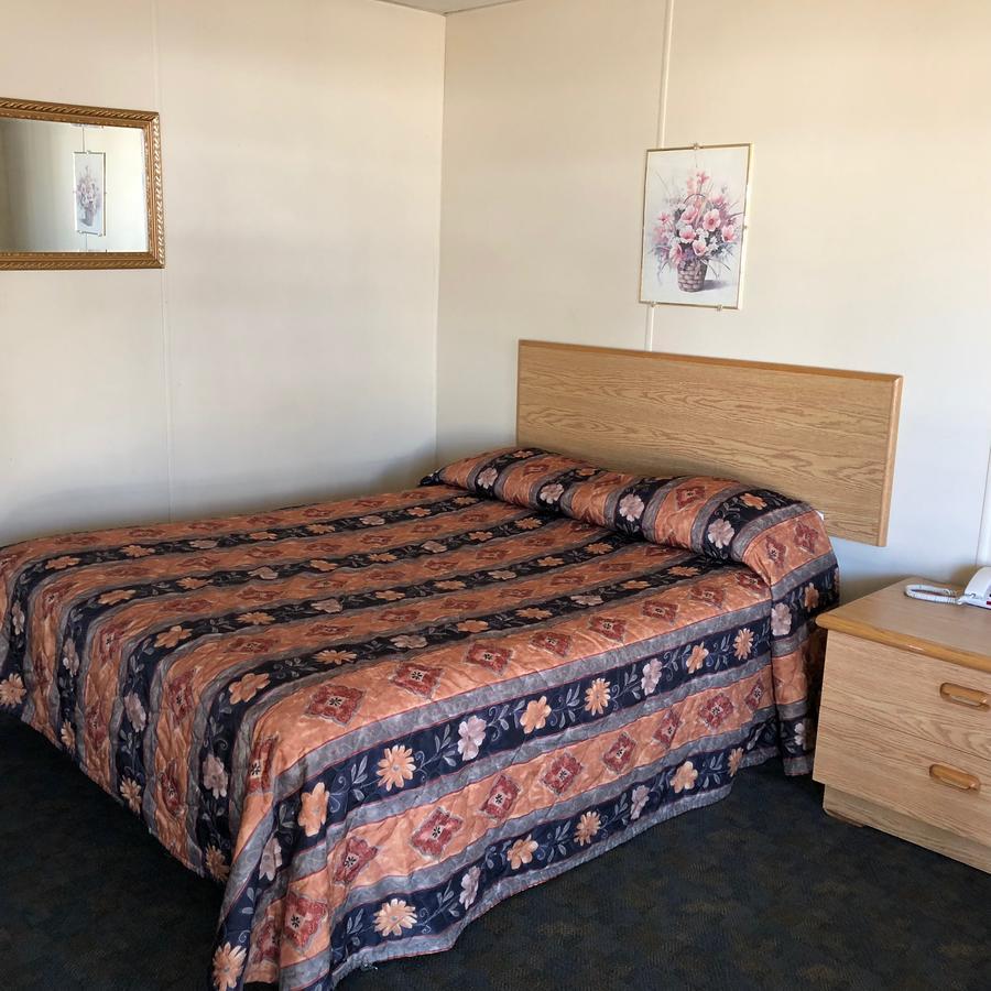 Bluebird Motel Innisfail Buitenkant foto